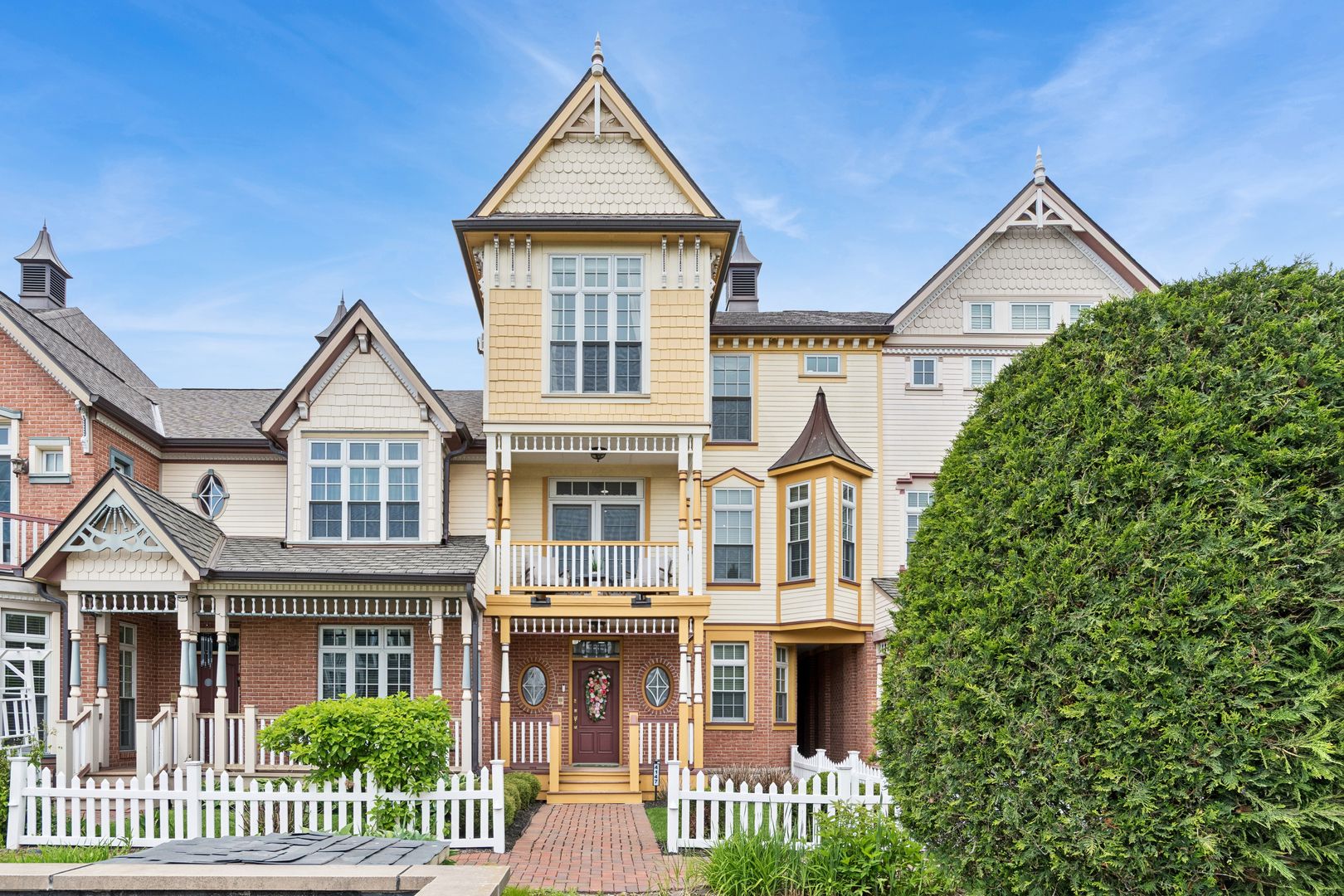 4147 Royal Mews Circle #204 — Naperville, IL 60564