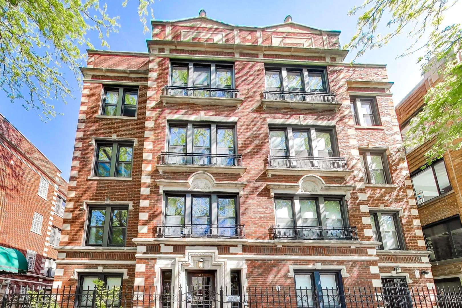918 W Ainslie Street #1W — Chicago, IL 60640