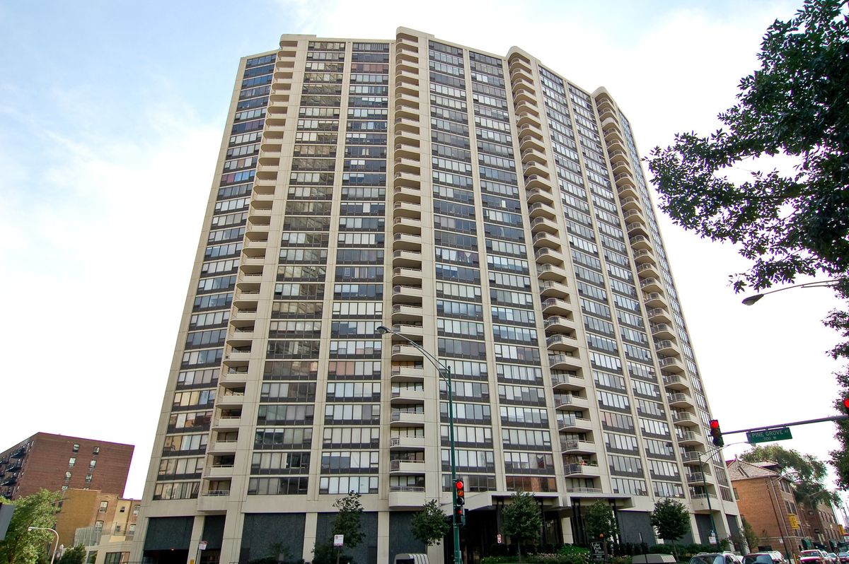 3930 PINE GROVE Avenue, Chicago, IL 60613