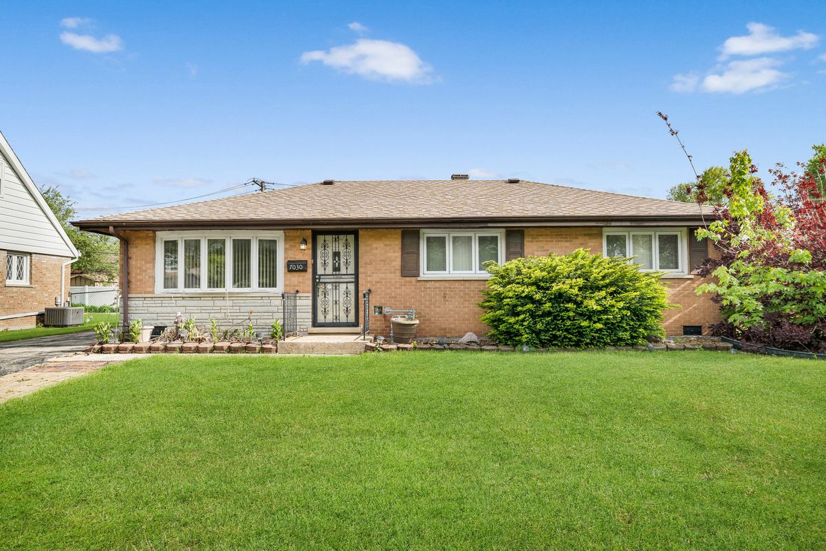 7030 Saratoga Drive, Bridgeview, IL 60455