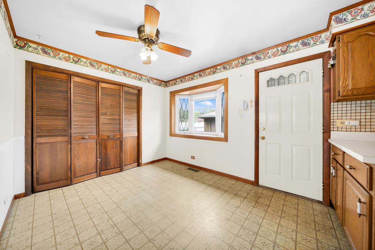 7030 Saratoga Drive, Bridgeview, IL 60455
