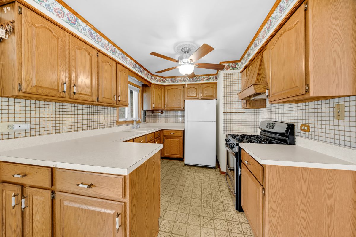 7030 Saratoga Drive, Bridgeview, IL 60455
