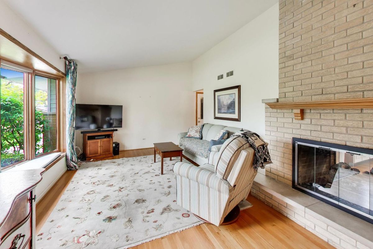 201 E Monroe Avenue, Villa Park, IL 60181