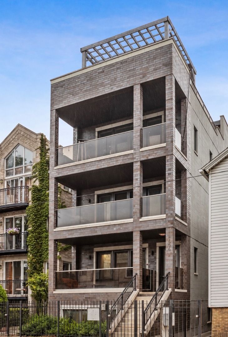 1506 Superior Street, Chicago, IL 60642