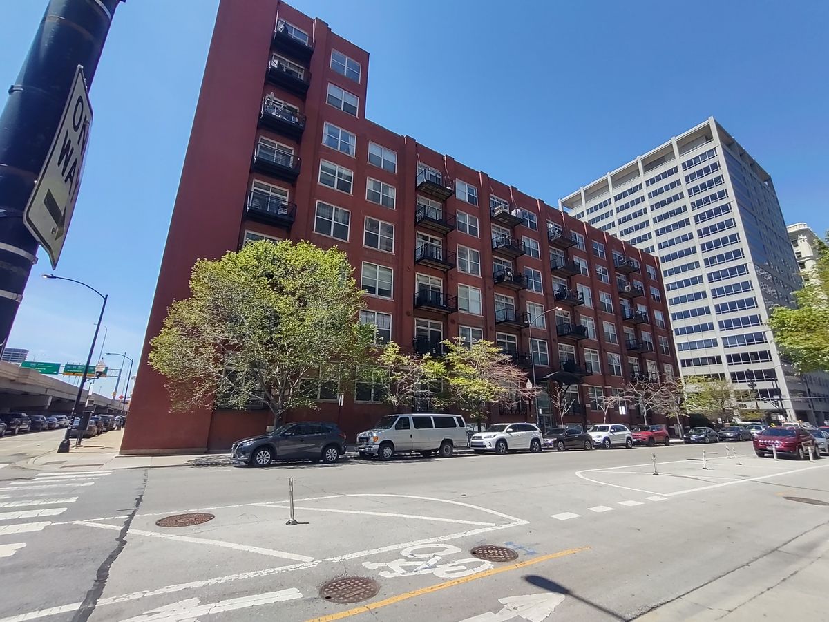 420 Clinton Street, Chicago, IL 60607