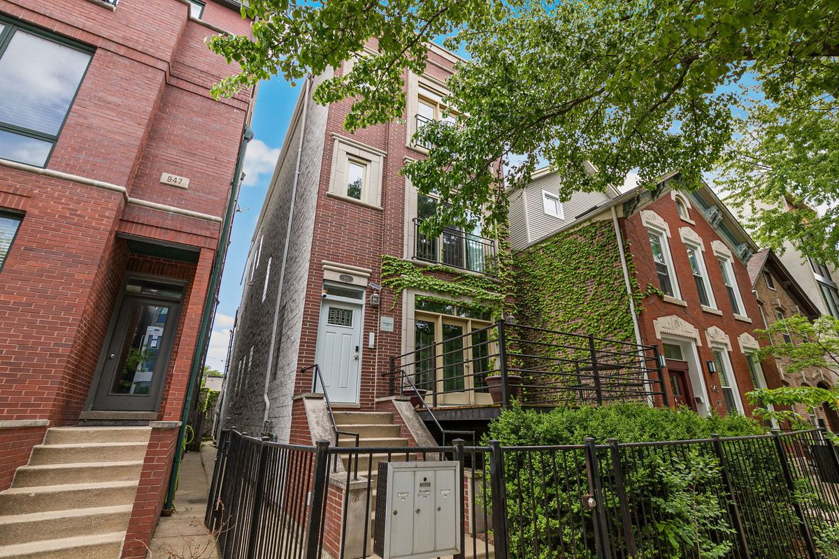 945 Honore Street, Chicago, IL 60622