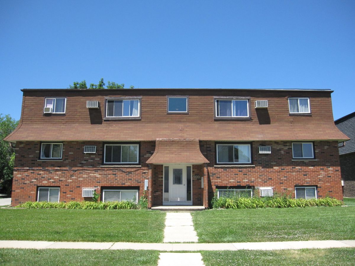 1300 GETZELMAN Drive, Elgin, IL 60123