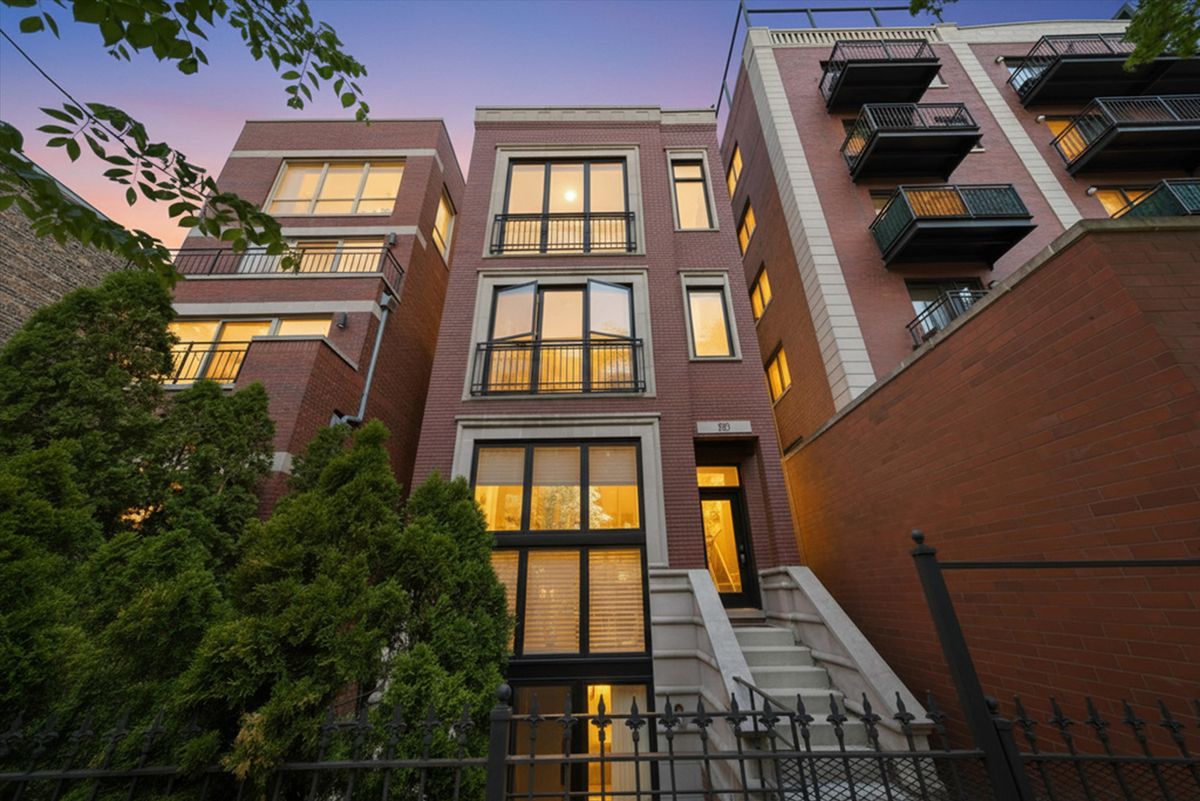 823 Marshfield Avenue, Chicago, IL 60622