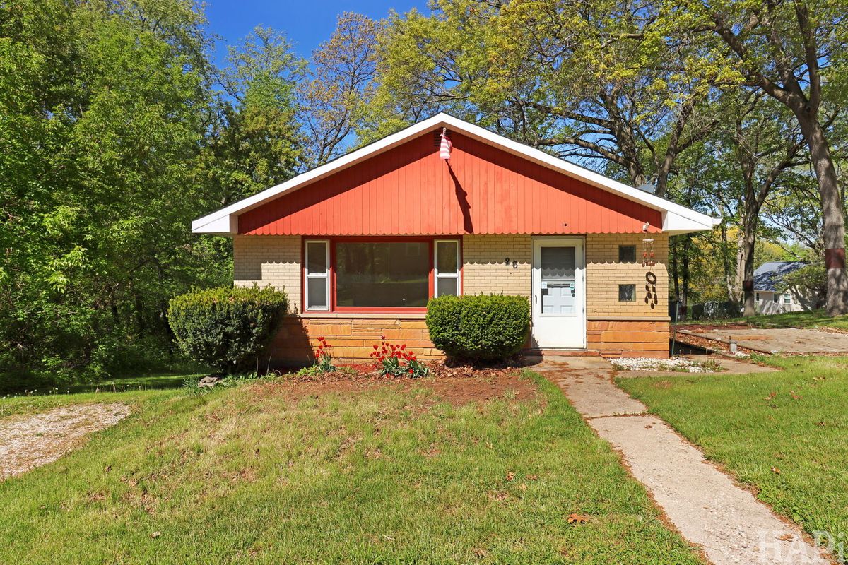 26 Woodland Avenue, Fox Lake, IL 60020