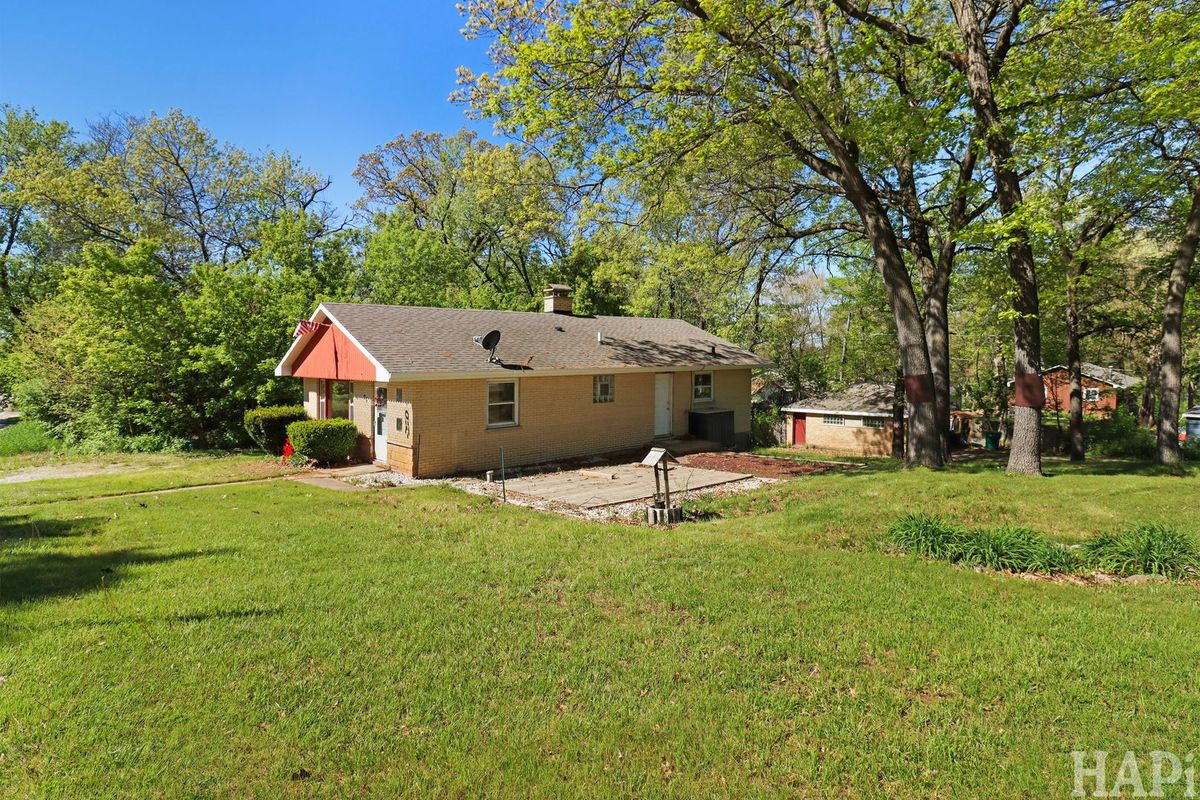 26 Woodland Avenue, Fox Lake, IL 60020