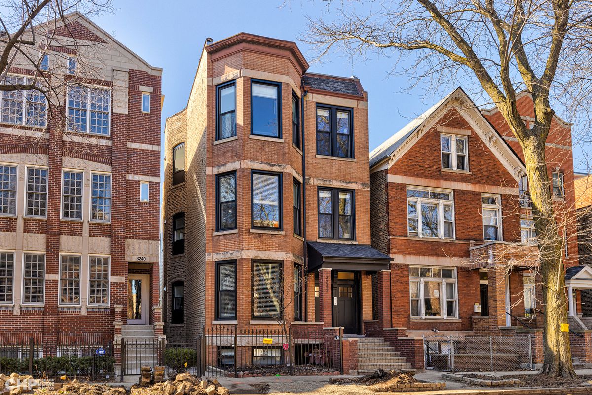 3242 Seminary Avenue, Chicago, IL 60657