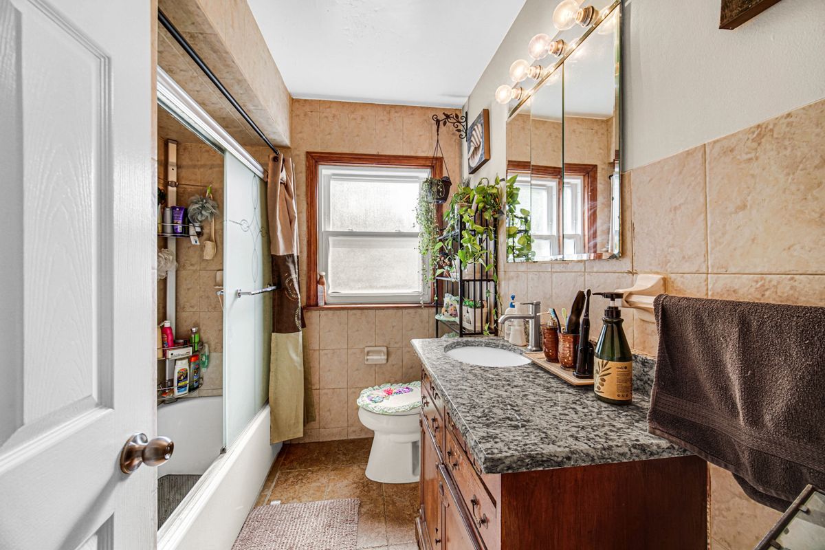1604 Dobson Street, Evanston, IL 60202