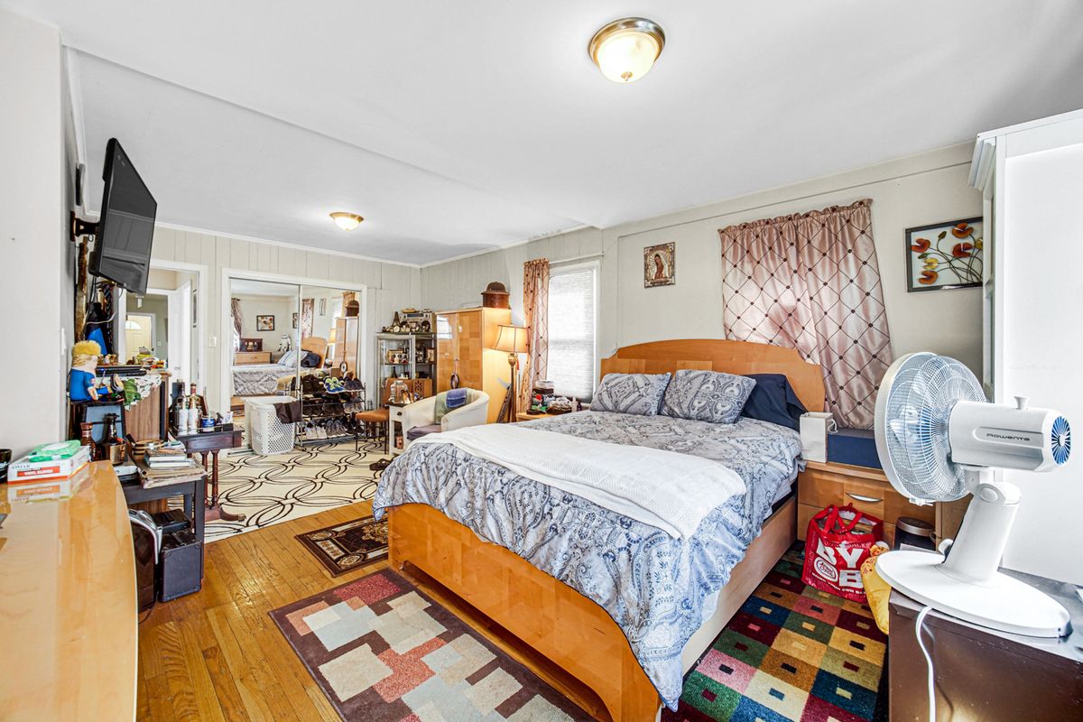 1604 Dobson Street, Evanston, IL 60202