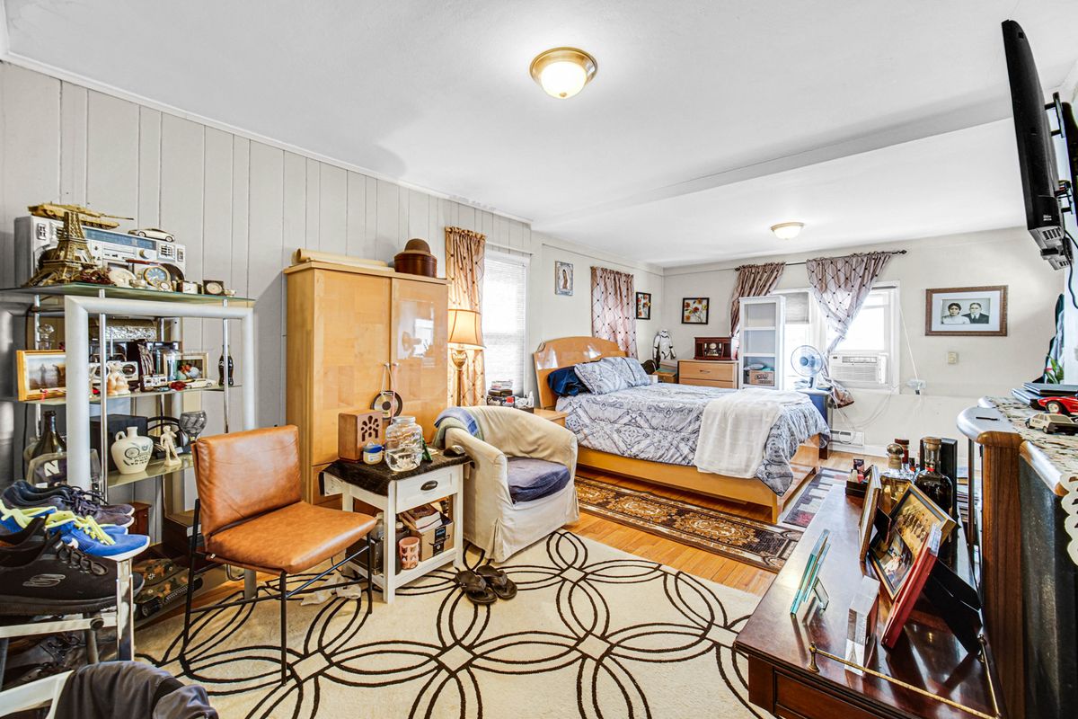 1604 Dobson Street, Evanston, IL 60202