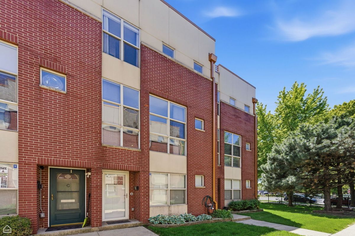 6951 N WESTERN Avenue #B, Chicago, IL 60645