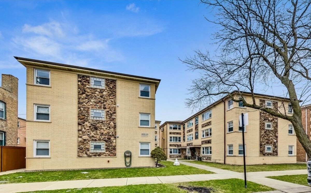 4933 Lester Avenue, Chicago, IL 60630