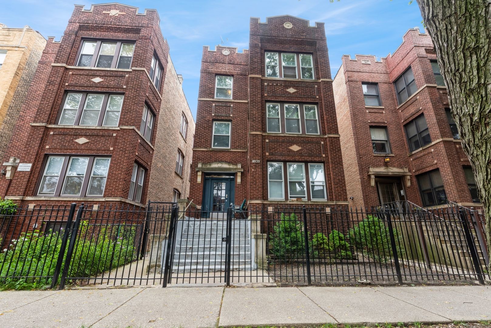 4335 N SACRAMENTO Avenue #G — Chicago, IL 60618