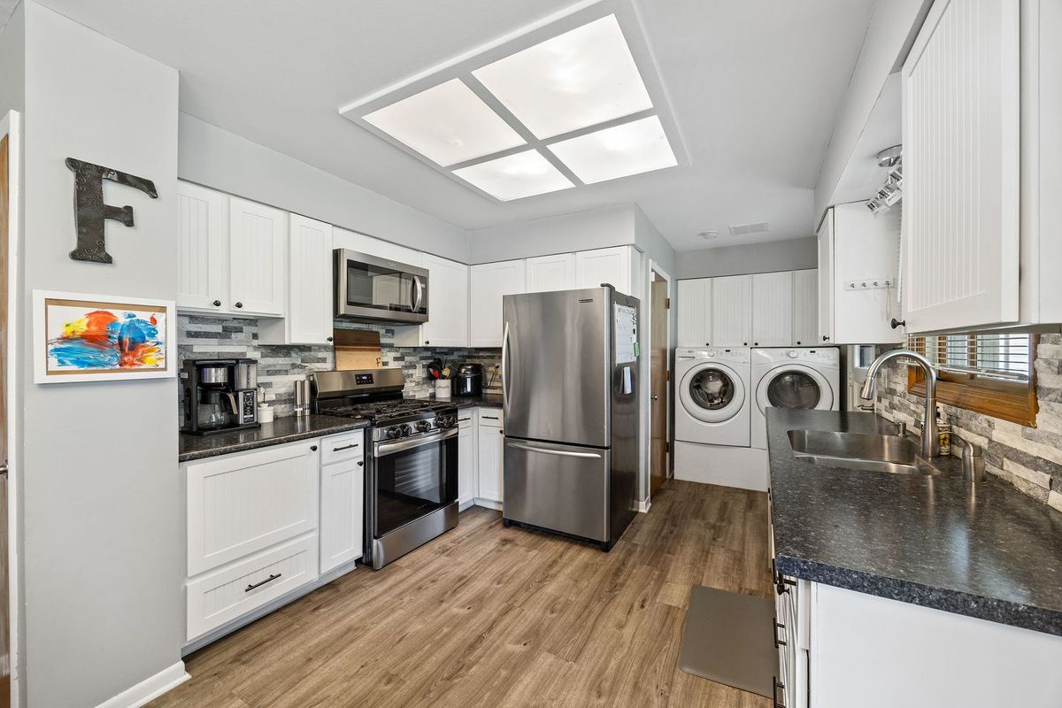 948 Carswell Court, Elk Grove Village, IL 60007