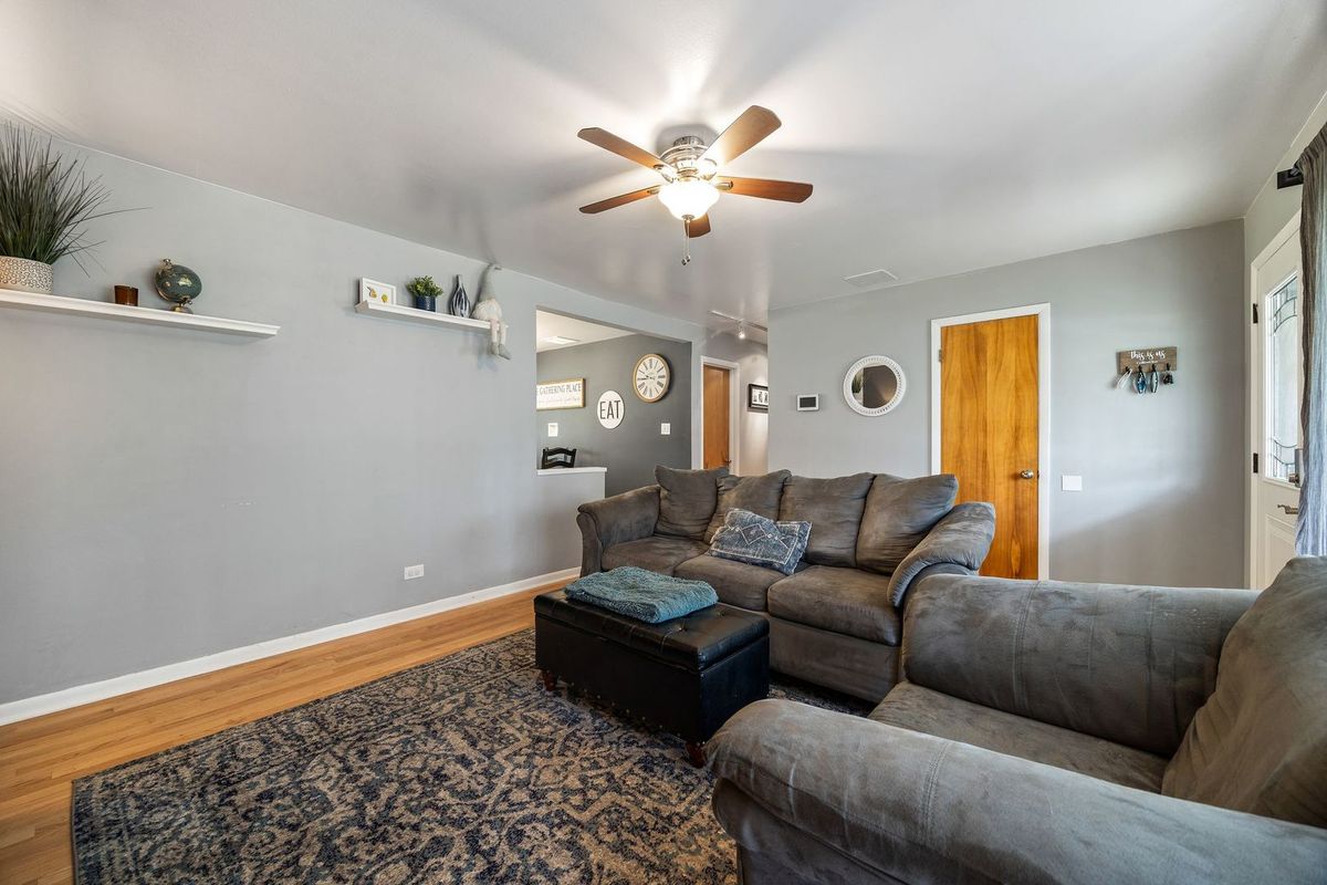 948 Carswell Court, Elk Grove Village, IL 60007