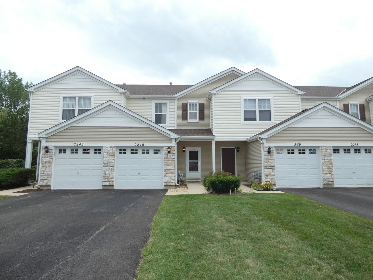 2240 Flagstone Lane, Carpentersville, IL 60110
