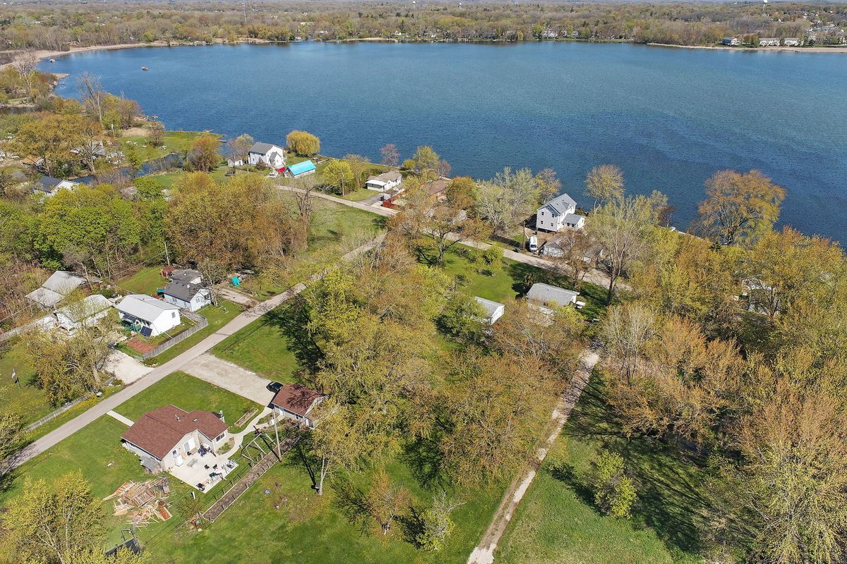 28490 W Main Street, Wauconda, IL 60084