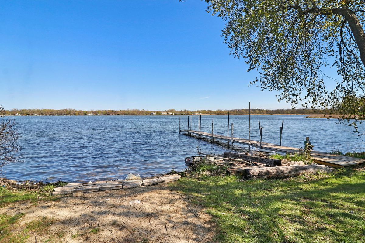 28490 W Main Street, Wauconda, IL 60084