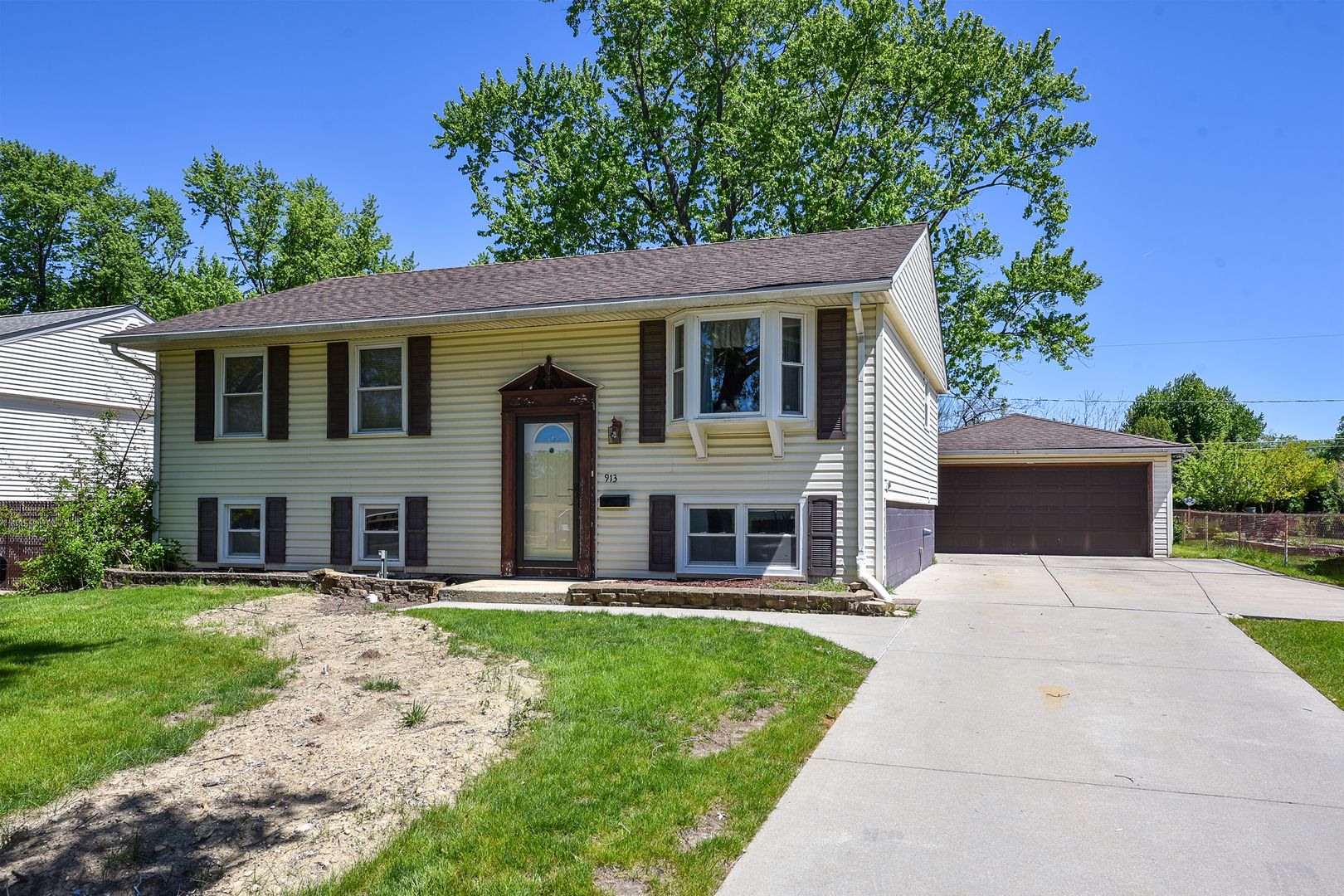 913 Vine Street — Streamwood, IL 60107