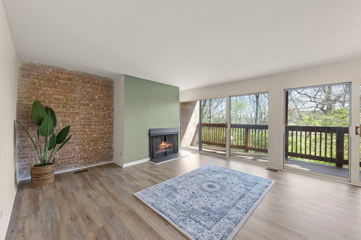 5821 Oakwood Drive #A, Lisle, IL 60532