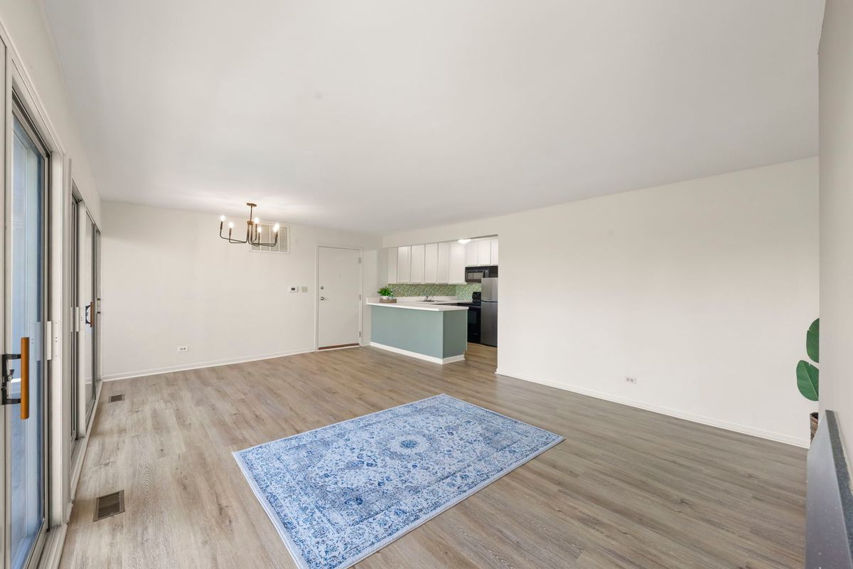 5821 Oakwood Drive #A, Lisle, IL 60532