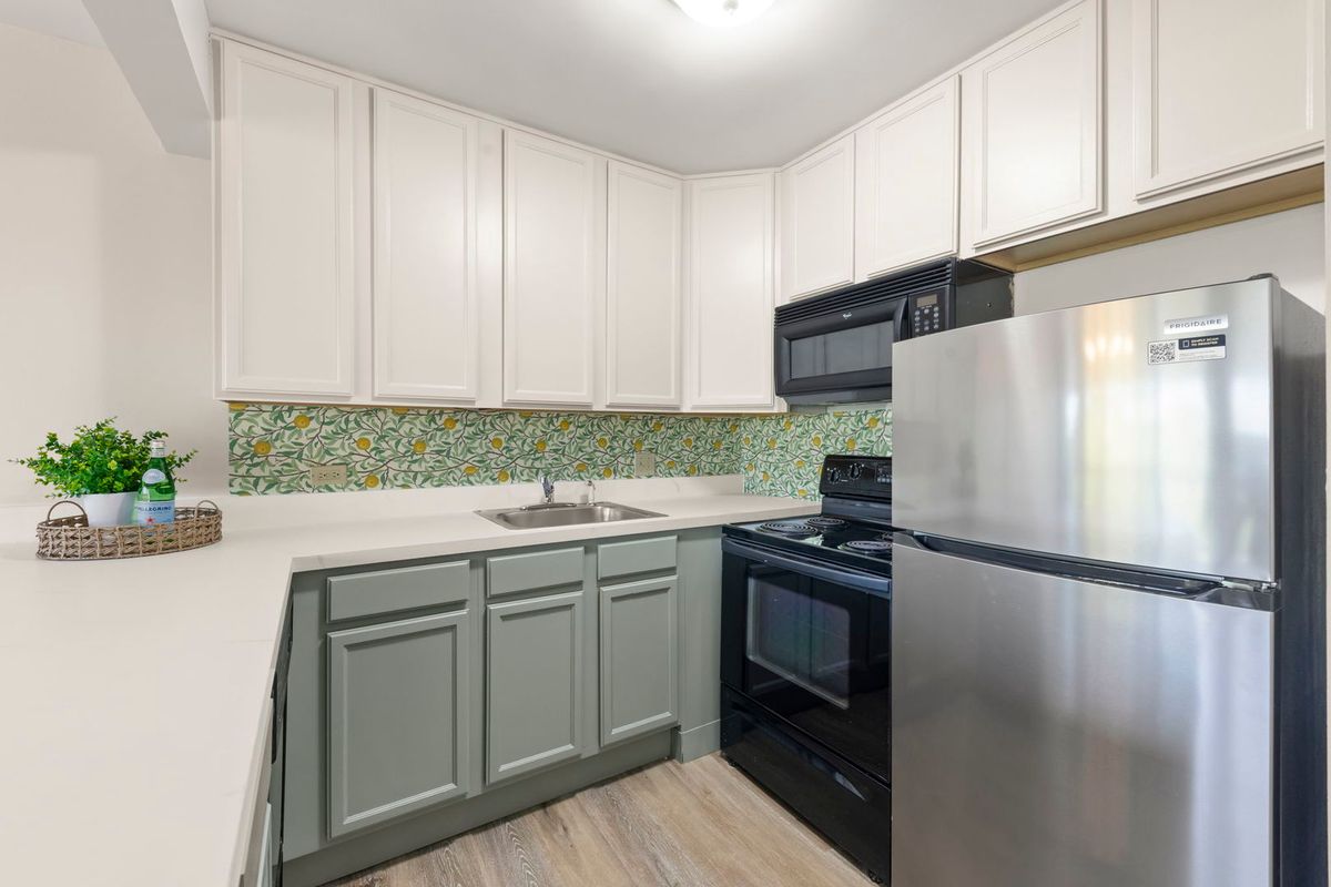 5821 Oakwood Drive #A, Lisle, IL 60532