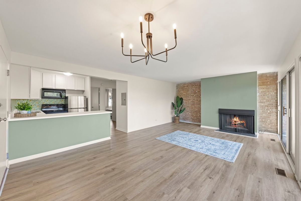 5821 Oakwood Drive #A, Lisle, IL 60532