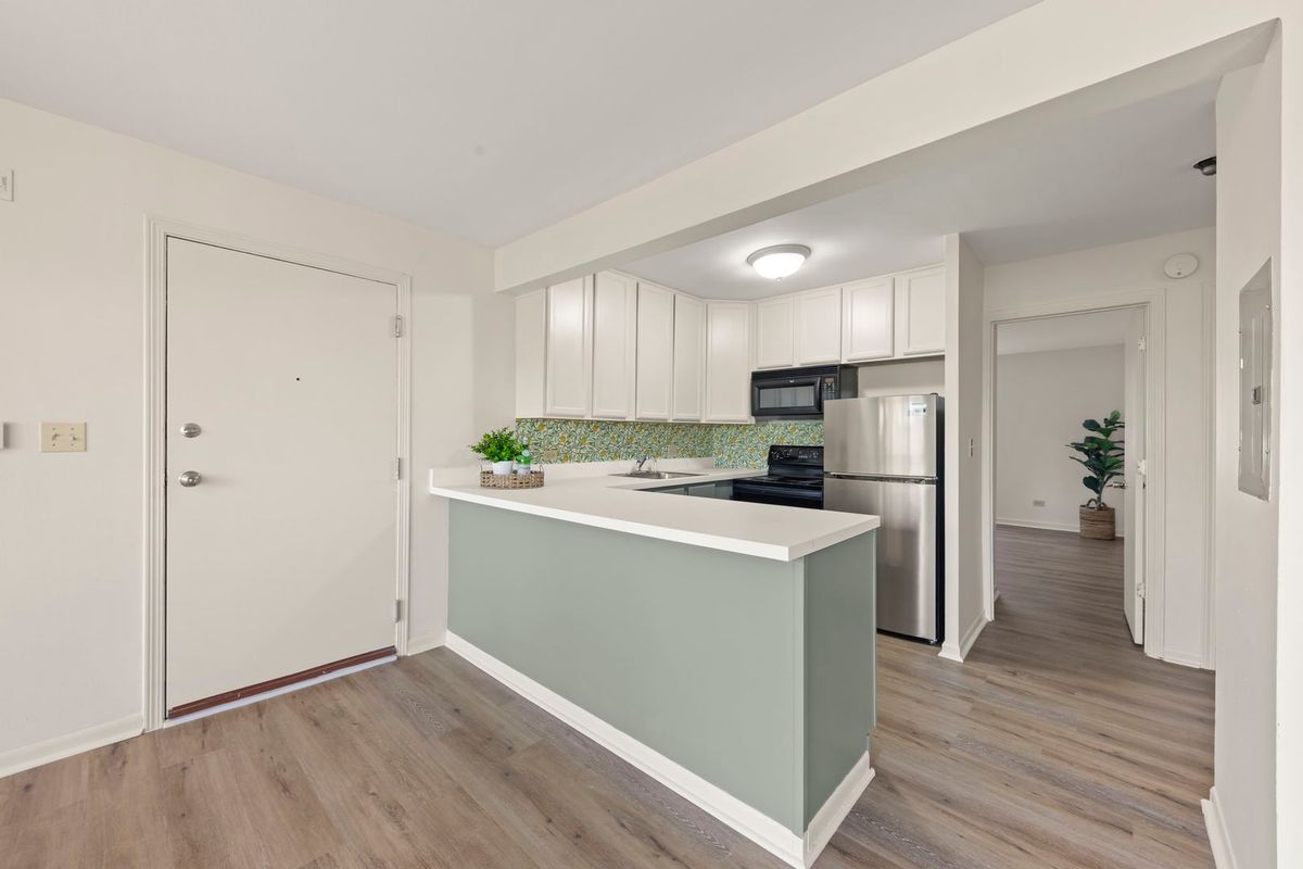 5821 Oakwood Drive #A, Lisle, IL 60532