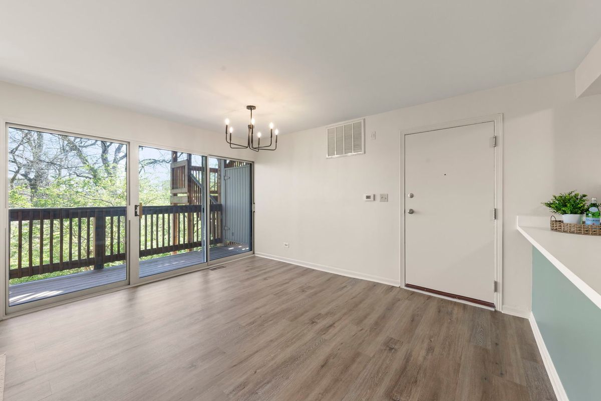 5821 Oakwood Drive #A, Lisle, IL 60532
