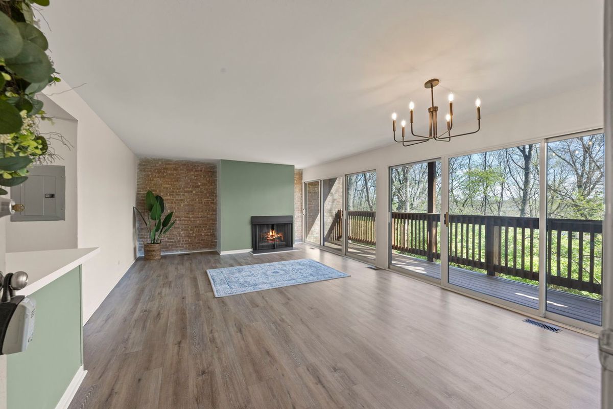 5821 Oakwood Drive #A, Lisle, IL 60532
