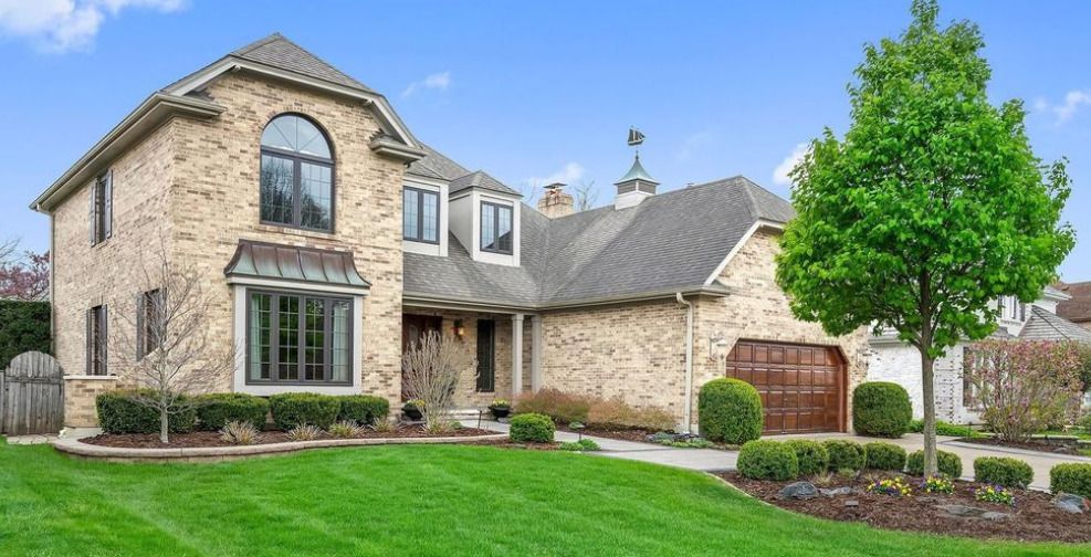 2S517 Danbury Drive — Glen Ellyn, IL 60137