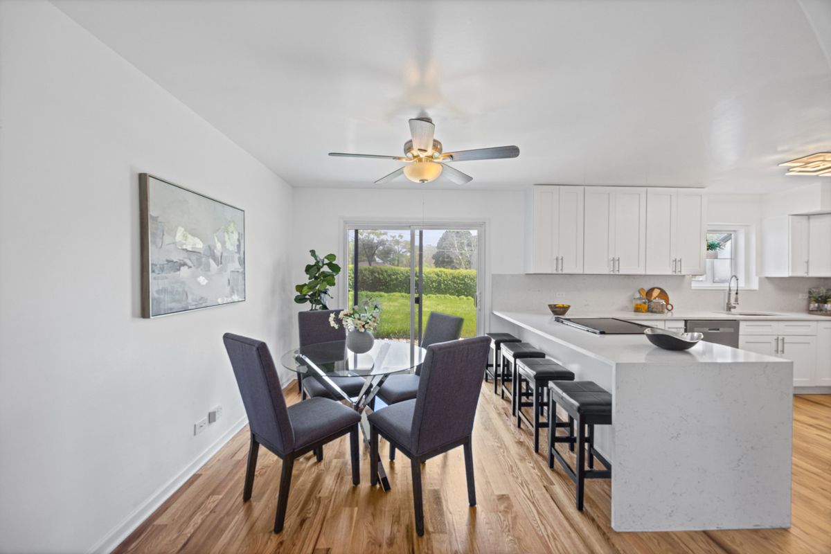 725 N 8th Avenue, Addison, IL 60101