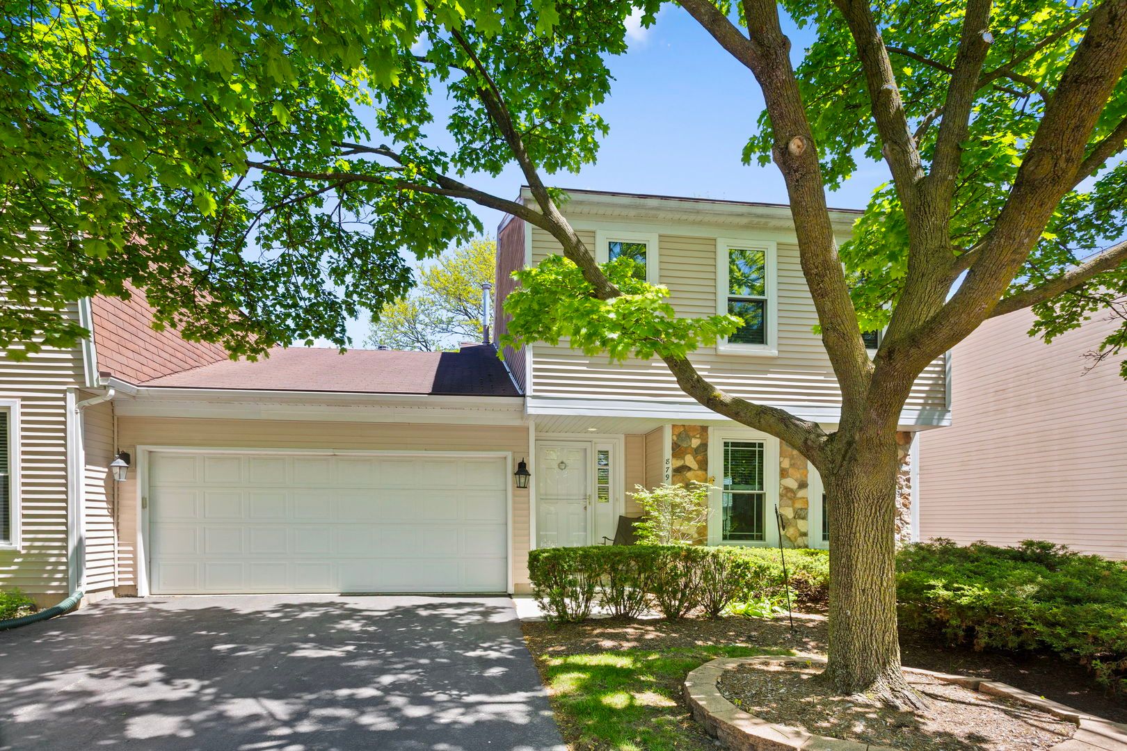 879 Burgess Circle — Buffalo Grove, IL 60089