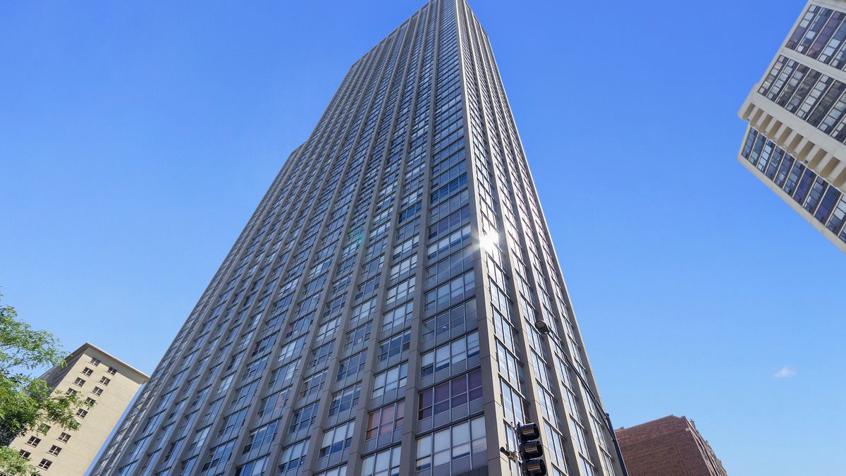 655 Irving Park Road, Chicago, IL 60613