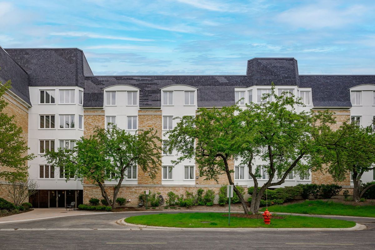 200 Lake Boulevard, Buffalo Grove, IL 60089