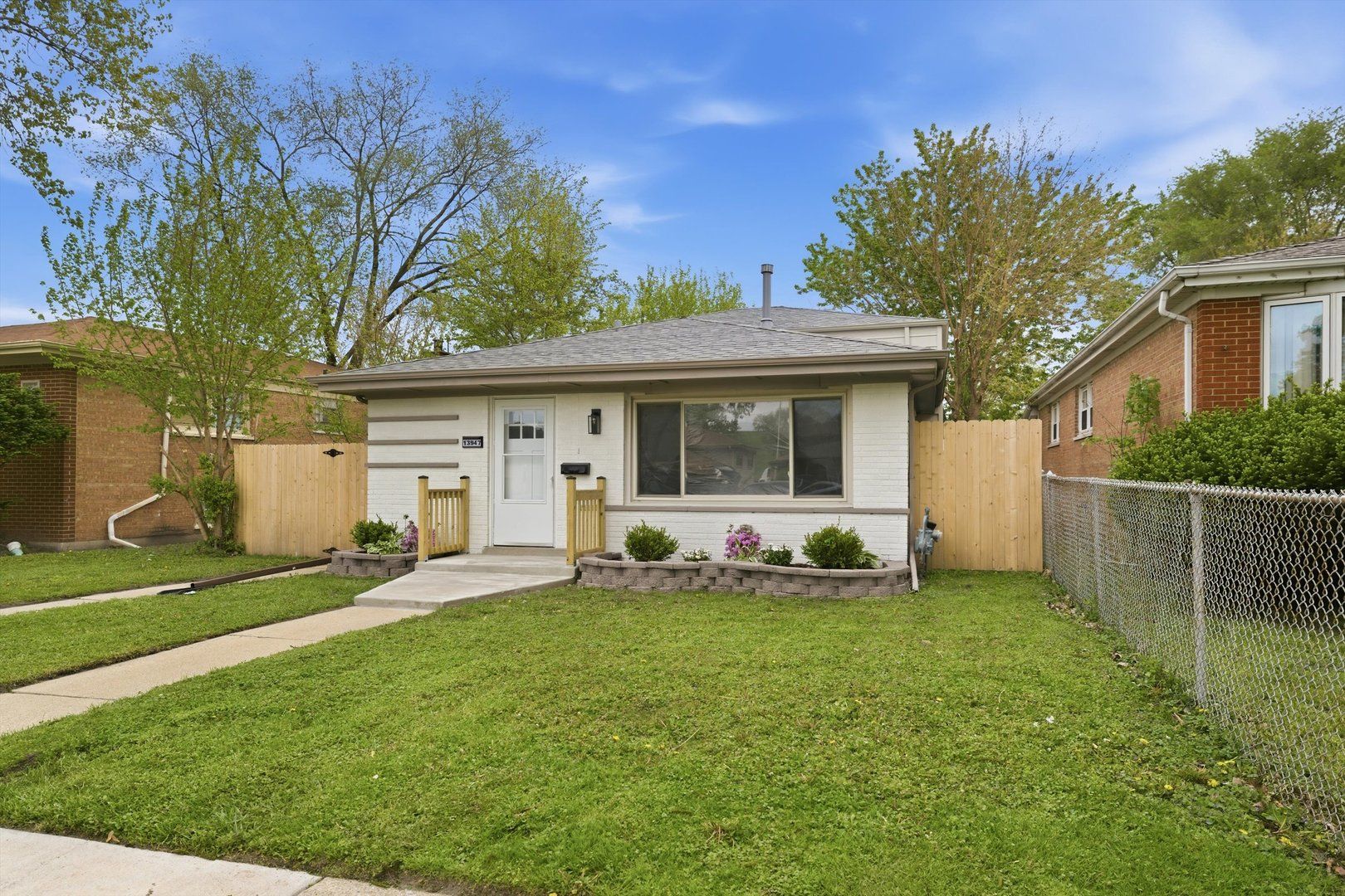 13947 S Saginaw Avenue — Burnham, IL 60633