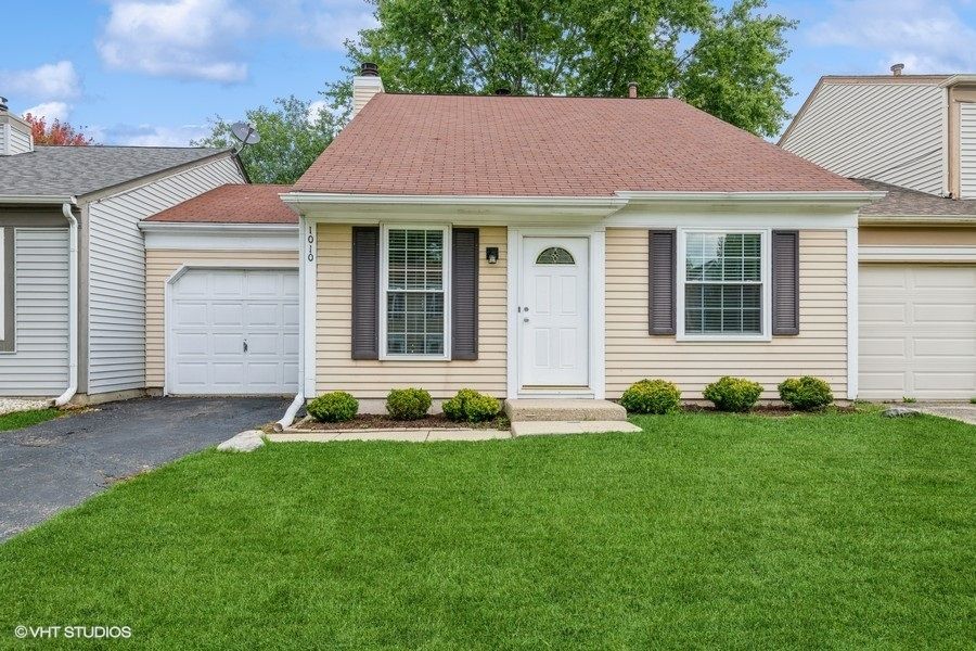 1010 Wesley Lane, Algonquin, IL 60102