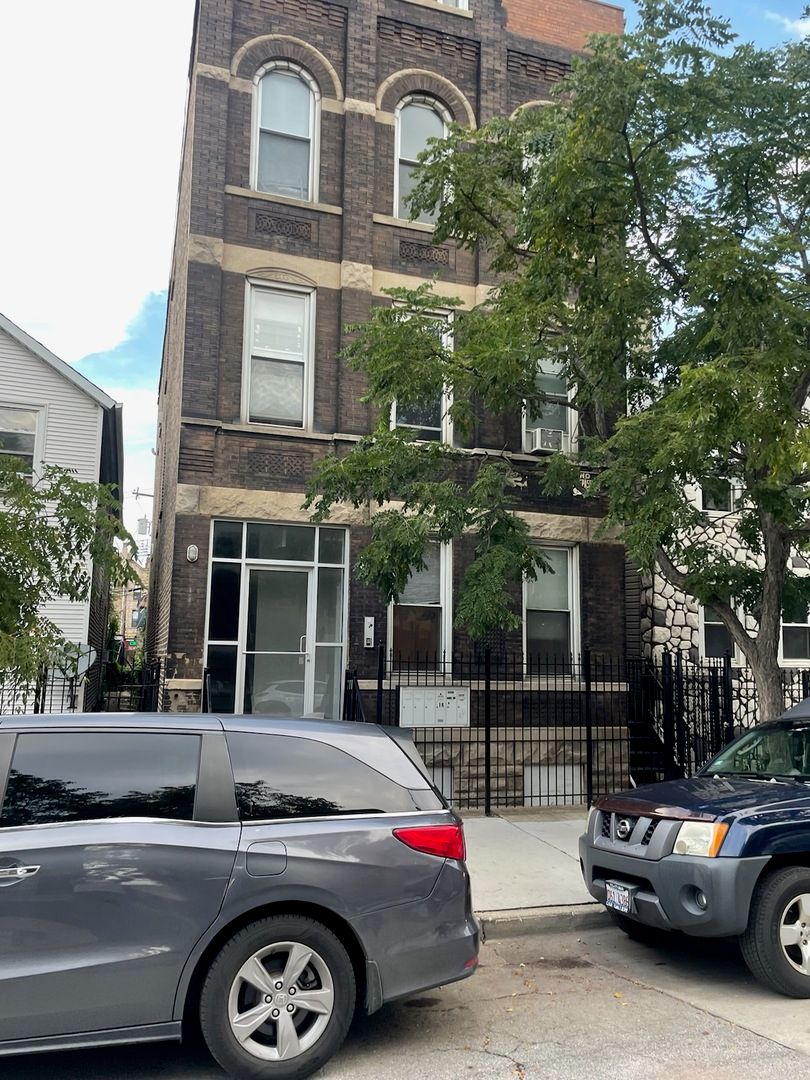 1532 W 18th Place #2R — Chicago, IL 60608