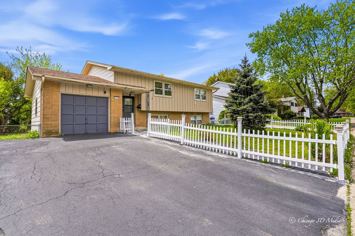 2627 Dana Avenue, Waukegan, IL 60087