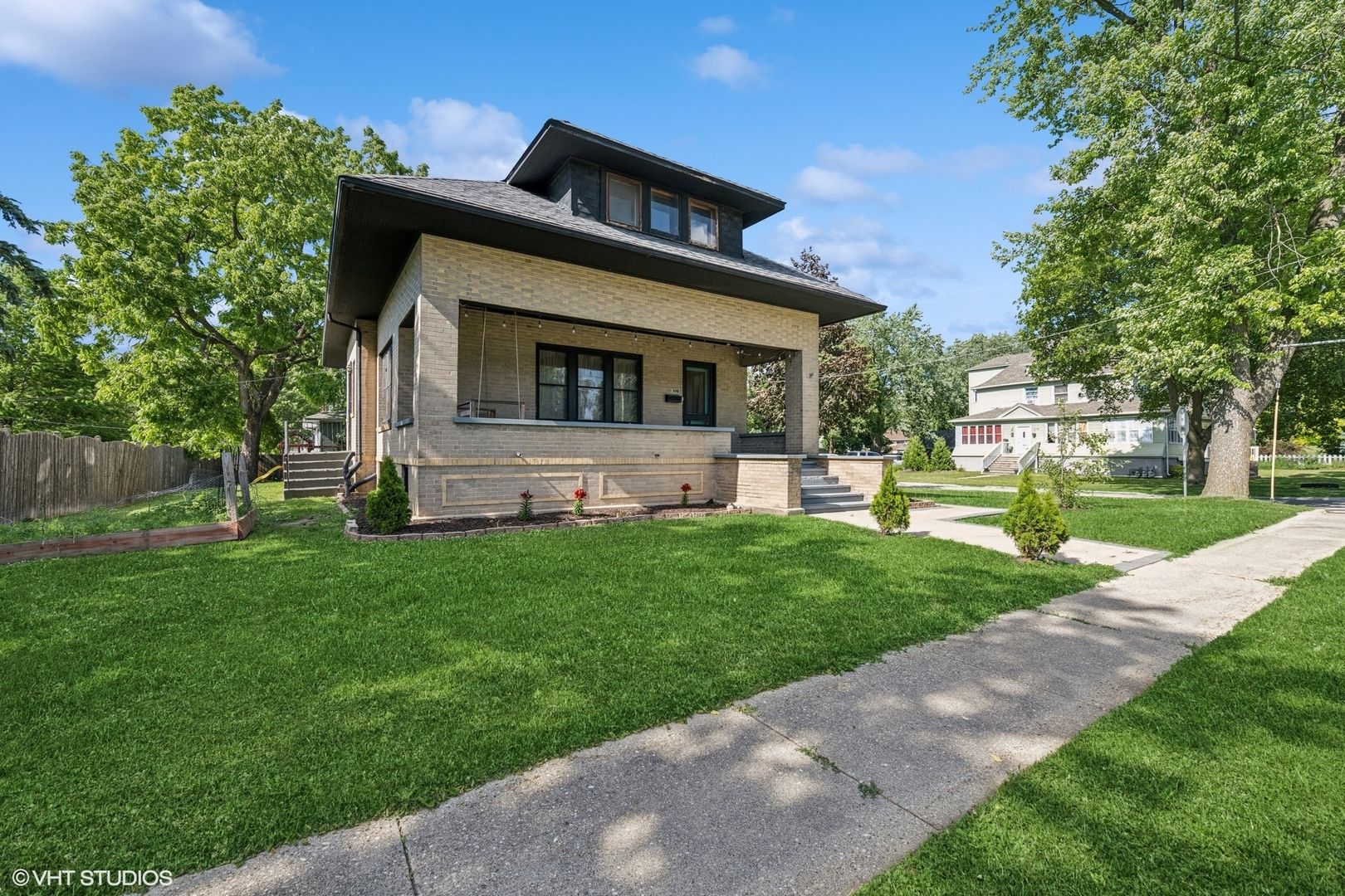 306 E Diggins Street — Harvard, IL 60033