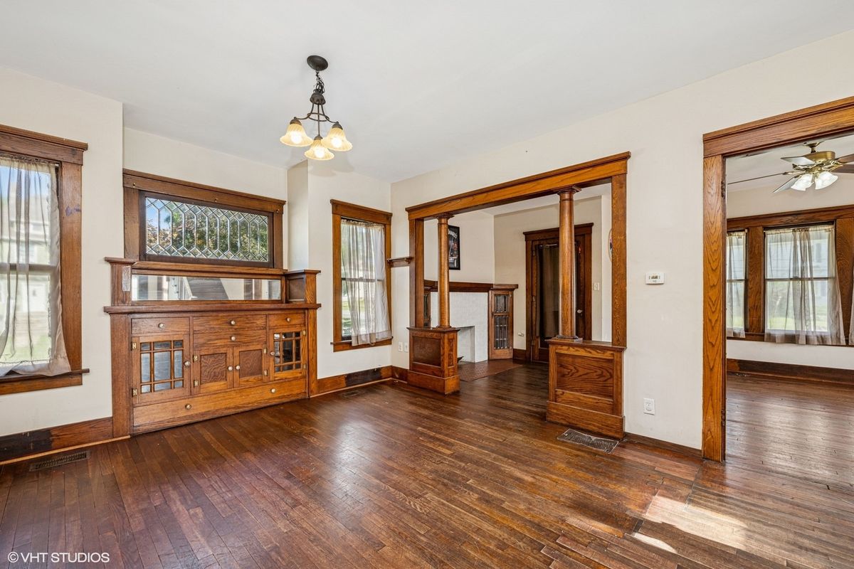 306 E Diggins Street, Harvard, IL 60033