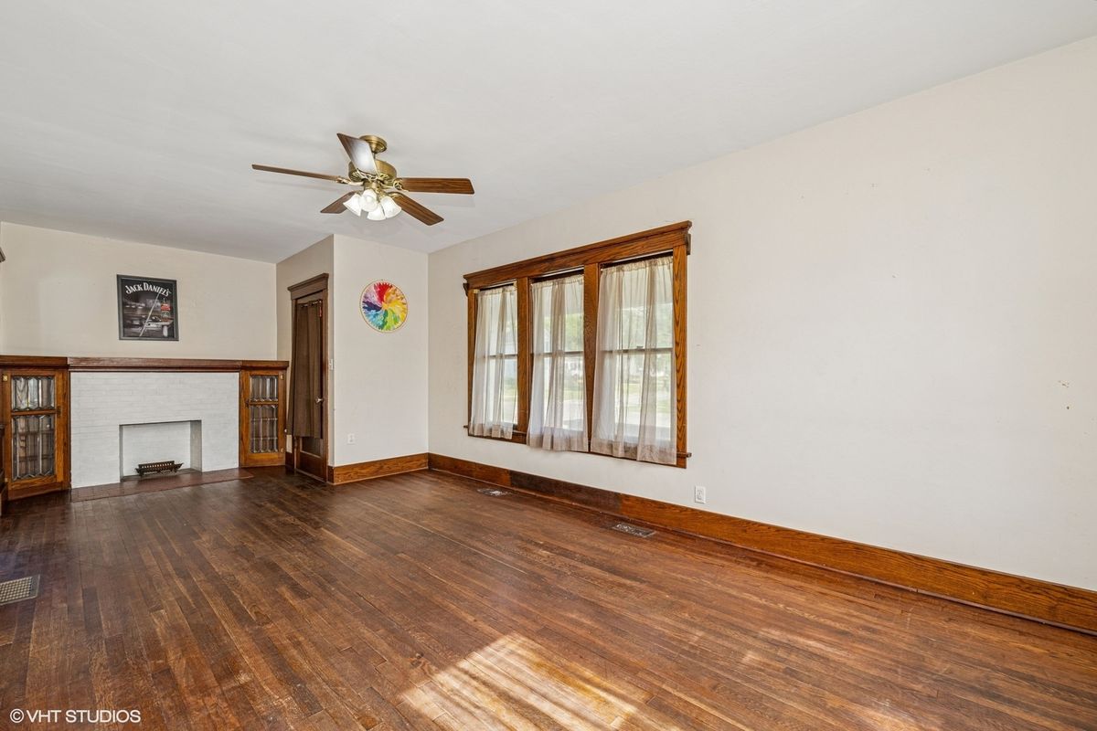 306 E Diggins Street, Harvard, IL 60033