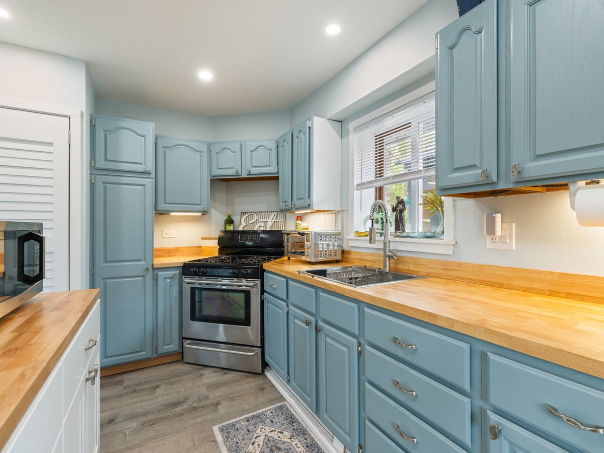 37127 N Hillside Drive, Lake Villa, IL 60046