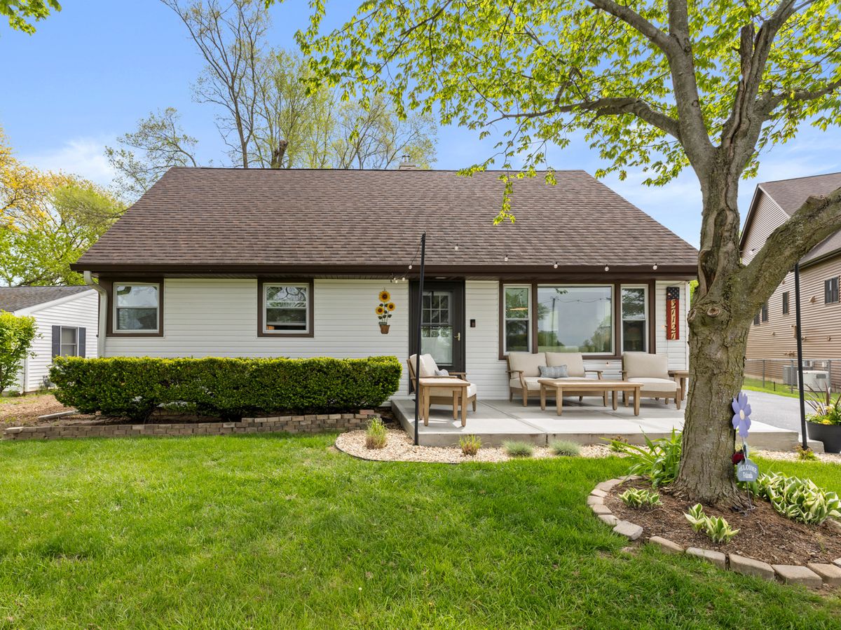 37127 N Hillside Drive, Lake Villa, IL 60046
