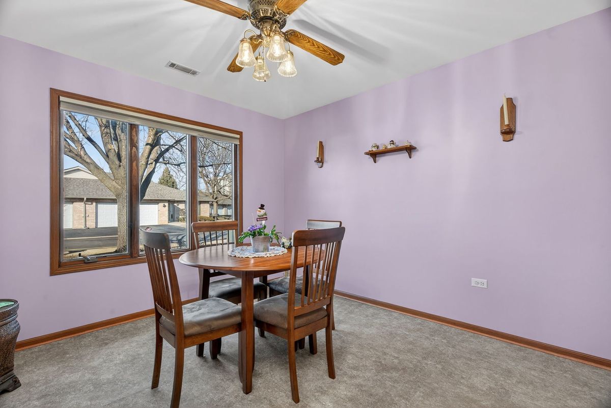 2700 Eagle Drive #2700, Joliet, IL 60436