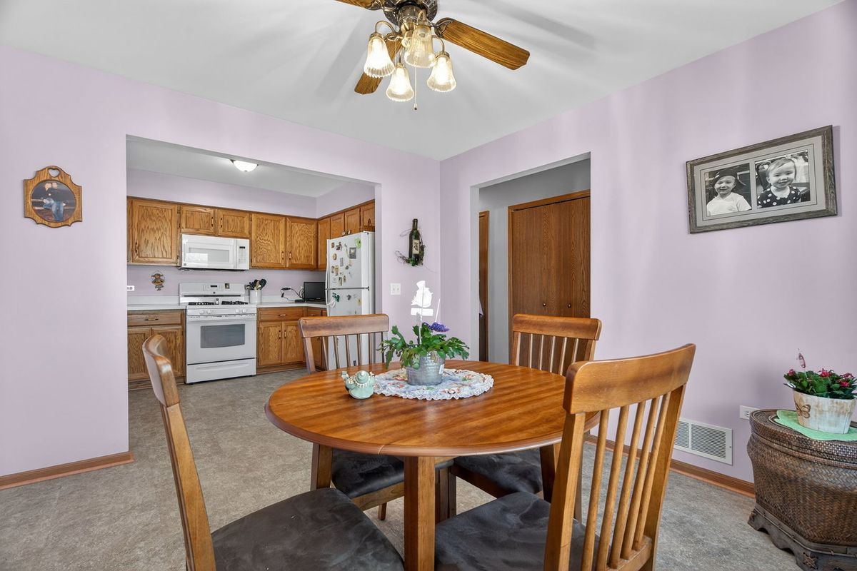 2700 Eagle Drive #2700, Joliet, IL 60436